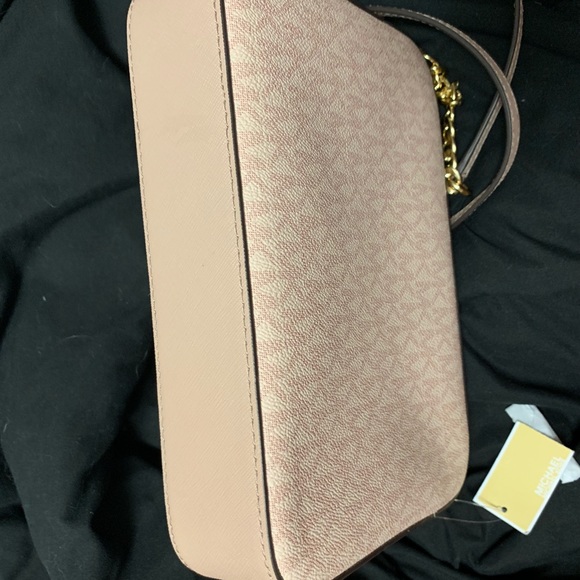 Brand new Michael Kors Crossbody - Picture 4 of 4